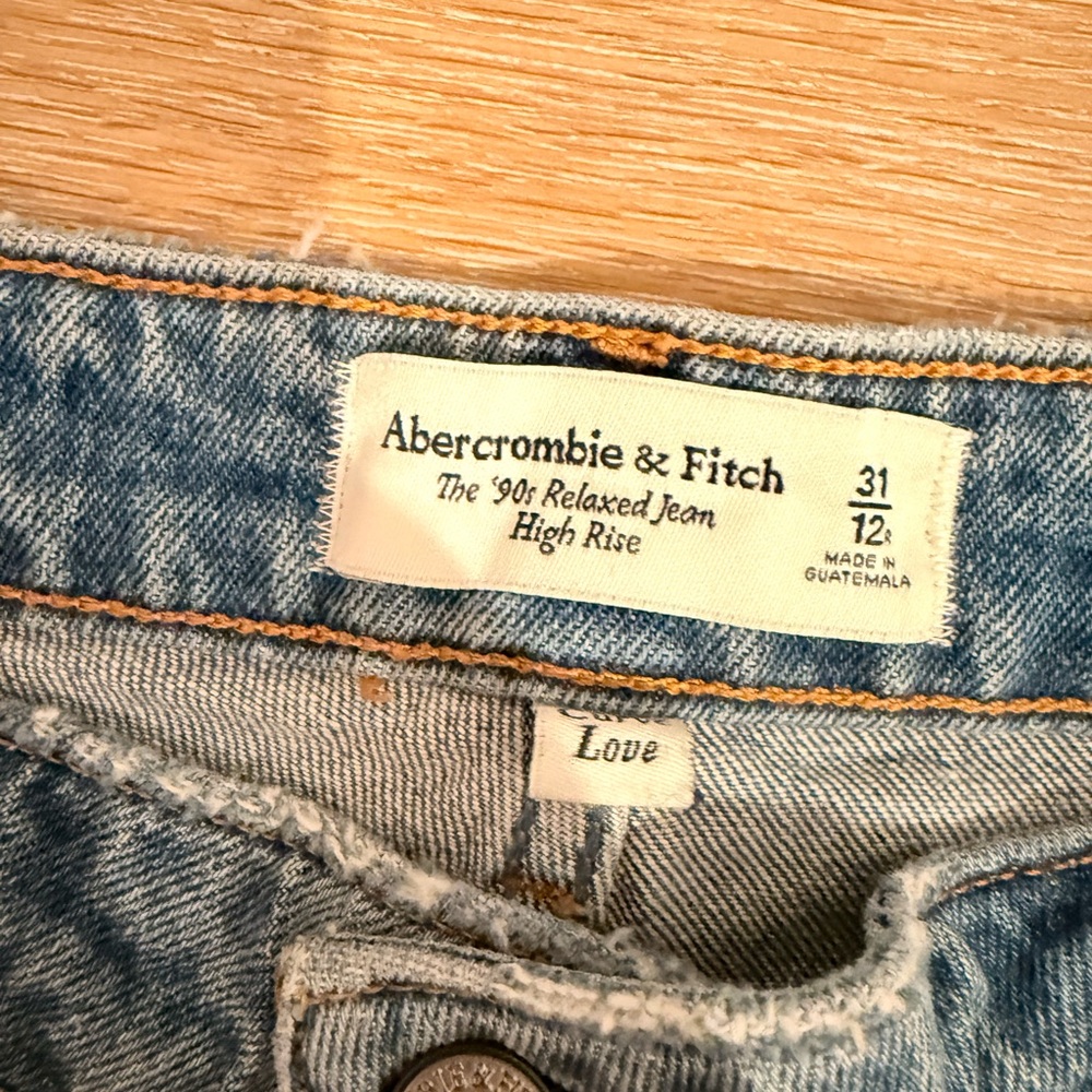 Abercrombie & Fitch Women's The 90s Relaxed Jean High Rise Curve Love